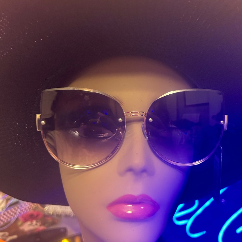 Ladies 🕶️💕Gorgeous oversized Classic Girl Boss Shades ✨✨🕶️🔥✨